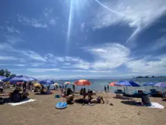 Ысык-Көлдөгү эс алуучулар 