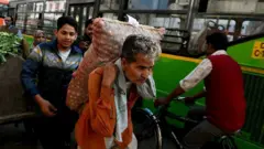रोजगार पर कोरोना की मार