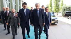 Erdoğan ve kurmayları yürüyor
