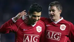 Cristiano Ronaldo và Ole Gunnar Solskjaer từng là đồng đội tại Manchester United trong gia giai đoạn 2003-2007