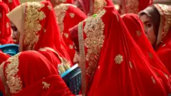 Wasu amare a lokacin taron daurin aurensu a yankin Kashmir, Pakistan