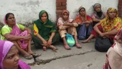 নারী