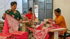 ਪੰਜਾਬ ਵਿੱਚੋਂ ਕਰੋੜਾਂ ਰੁਪਏ ਦਾ ਕੱਪੜਾ ਅਮਰੀਕਾ ਨੂੰ ਬਰਾਮਦ ਕੀਤਾ ਜਾਂਦਾ ਹੈ