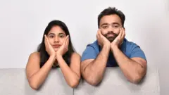 या झोपेचं करायचं काय? भारतातल्या 78 टक्के जोडप्यांनी घेतला 'स्लिप डिव्होर्स'