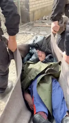 евакуація неходячої жінки з Херсонщини