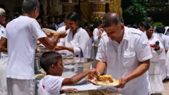 'આ ભાવનાનો મૂળ સંદેશ એ જ છે કે કોઈ ભૂખ્યું ન રહે', મફત ભોજન આપતી શ્રીલંકાની 'દાંસલ' પરંપરાનો શું છે ઇતિહાસ?