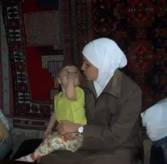 Ana e sua filha em Damasco, na Síria, no início dos anos 2000