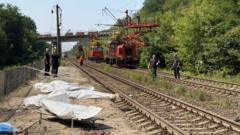 "Вийшли по тривозі зі складів". Що відомо про загибель людей на залізничній платформі під Броварами