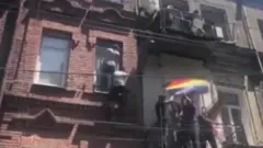 Saldırganlar binanın dış cephesine tırmanıp balkonlardan içeri girdi