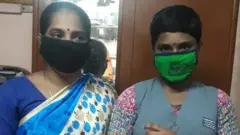 மகள் நித்யஸ்ரீயுடன் தாய் விஜயலக்ஷ்மி