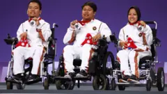 Felix Ardi Yudha, Muhamad Afrizal Syafa, dan Gischa Zayana menyumbangkan medali perak untuk kontingen Indonesia dalam Paralimpiade Paris 2024 pada final nomor tim campuran BC1/BC2, Kamis (05/09) malam waktu setempat.