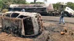 Isanganya ry'ikamyo itwara ibitoro muri Nigeria mu kwezi kw'indwi