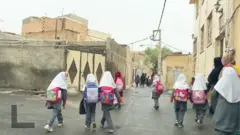 مشکلات ثبت‌نام در مدارس دولتی ایران