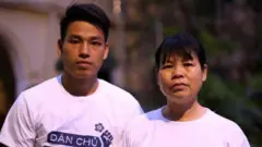Trịnh Bá Tư và mẹ, bà Cấn Thị Thêu