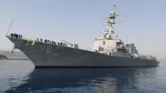 فورسټ شرمن بېړۍ د نومبر پر ۲۵مه د توغندیو پرزې لېږدوونکې بېړۍ درولې ده
