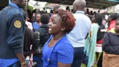 Aworan awọn obi to n wa ọmọ wọn ni ile iwosan