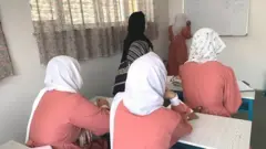 زيارة لمدرسة سرية للبنات في أفغانستان