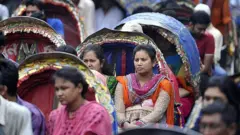 বলা হচ্ছে, রিকশার কারণে শহরের গতি শ্লথ হয়ে পড়ছে।