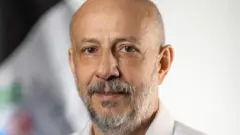 Retrato de Ruy Ferraz Fontes, que aparece com sorriso contido