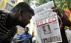 2009 මැයි 19 වන දින කොළඹ දී දශක හතරකට ආසන්න කාලයක් පැවති ජනවාර්ගික ගැටුමේ අවසානය විස්තර කරන පුවත්පතක් ශ්‍රී ලාංකිකයෙකු විසින් කියවමින් සිටියි. 