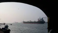 कोच्चि पोर्ट पर मौजूद तेल टैंकर