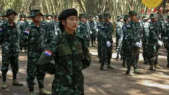 KNDF တပ်ဖွဲ့ဝင်တွေ (ပုံဟောင်း)