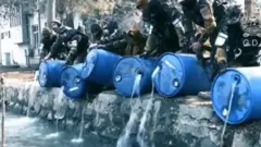 மதுபானங்கள் கால்வாயில் கொட்டி அழிப்பு