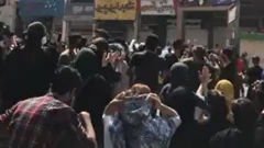 تصاویر اعتراض‌های اهواز نشان می‌دهد که در این شهر قبل از تاریکی هوا تظاهرات آغاز شده است