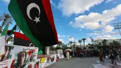 Kuşatma altındaki Trablus kentinde Halife Hafter'e karşı protestolar düzenleniyor