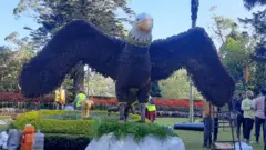 பழங்களால் ஆன ராட்சத கழுகு, பாண்டா கரடி, தாஜ்மகால்