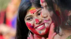 హోలీ