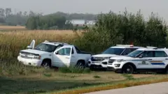 Полицейские машины на месте задержания
