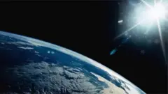 Umbali kutoka kwa Dunia hadi Dunia ni kilomita milioni 150