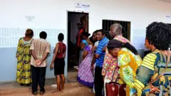 Sylvie Jacqueline NDongmo présidente de la ligue internationale des femmes pour la paix et la liberté explique le fonctionnement du centre de veille et d'alerte mise en place