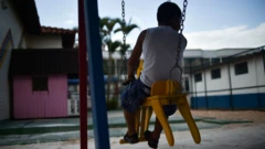 Criança em abrigo brasiliense, em foto de arquivo