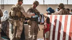 বিদেশি সেনাদের ৩১শে অগাস্টের পর আফগানিস্তানে রাখার বিরুদ্ধে তালেবান এরই মধ্যে হুঁশিয়ারি দিয়েছে।