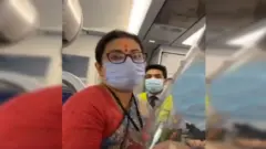 ફ્લાઇટમાં સ્મૃતિ ઈરાની