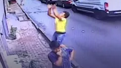 Joven que salva a una niña en Turquía