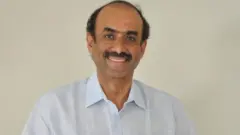 నిర్మాత, సురేశ్ ప్రొడక్షన్ అధినేత దగ్గుబాటి సురేశ్ బాబును వ్యాక్సీన్లు ఇప్పిస్తానని చెప్పి ఓ వ్యక్తి మోసం చేశారు.