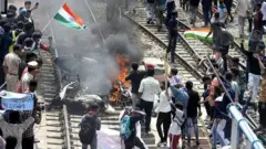 प्रदर्शनको हिंसात्मक रूप