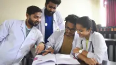 एमबीबीएस अध्ययनरत विद्यार्थी