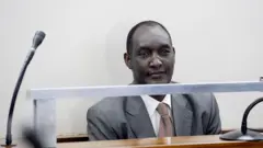 Kayumba Nyamwasa wahoze ari umugaba mukuru w'ingabo z'u Rwanda ubu uba mu buhungiro muri Afurika y'Epfo, ni umwe mu bo urukiko rwategetse ko basubizwa 'passports'