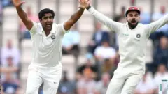 விராட் கோலி மற்றும் அஷ்வின்