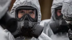 Военные химики на месте отравления Скрипалей