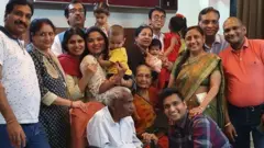 Les 17 membres de la famille Garg.
