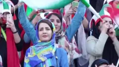 ইরানের স্টেডিয়ামে নারী দর্শক