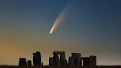 Comet-Neowise-stone-henge.