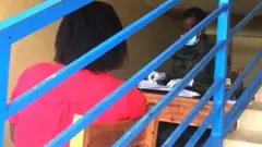 Wakazi wa kitongoji cha Nyarutarama wameiambia ofisi ya mwendesha mashtaka wa jeshi kwamba askari waliwapiga wakazi na kuwaibia mali