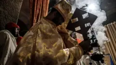ባለሊበላ ቤተክርስቲያን በቅዳሴ ላይ