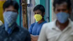 தமிழ்நாடு - மாஸ்க் அணிந்த நபர்